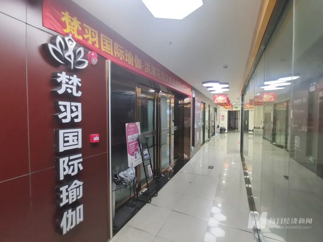 突然“跑路”？知名连锁品牌大规模关店！“上月底还在促销”顾客：卡里还有几千半岛·(图5)