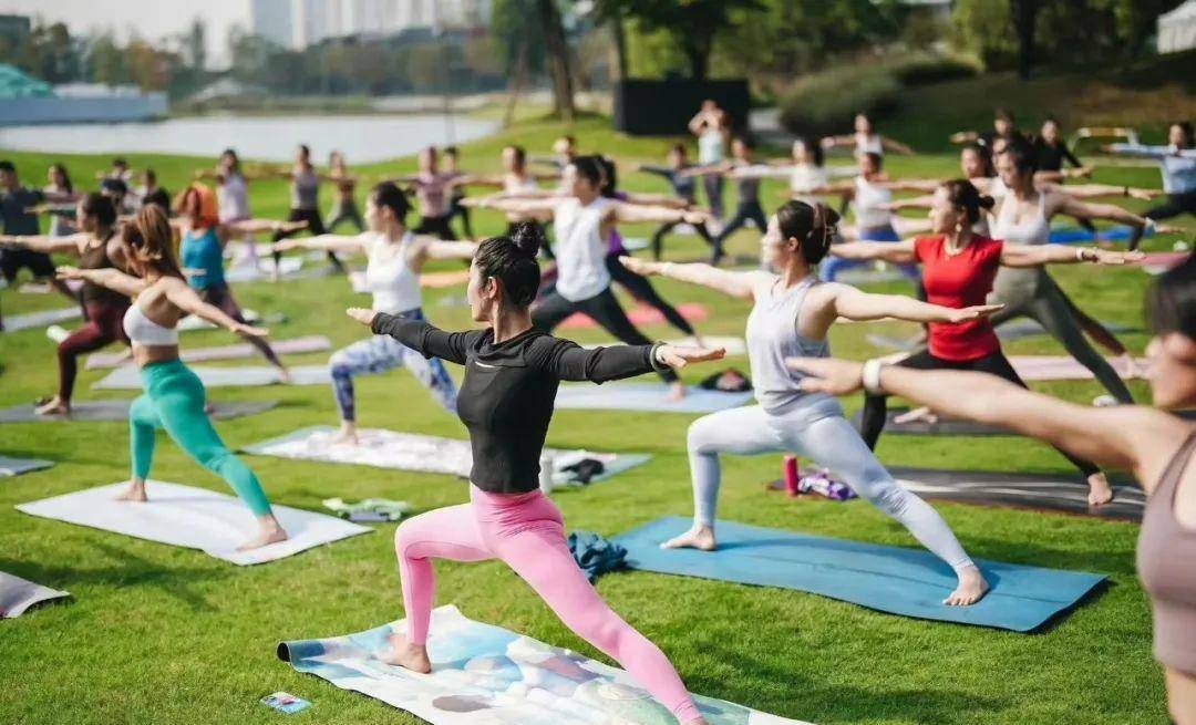 偷偷抬价的lululemon勃半岛·体育中国官方网然大怒(图11)