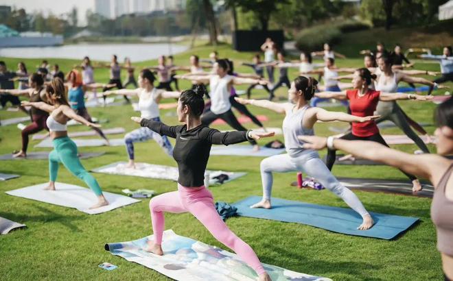 平替环伺lululemon“瑜BOB半岛入口伽界爱马仕”没有秘密(图3)